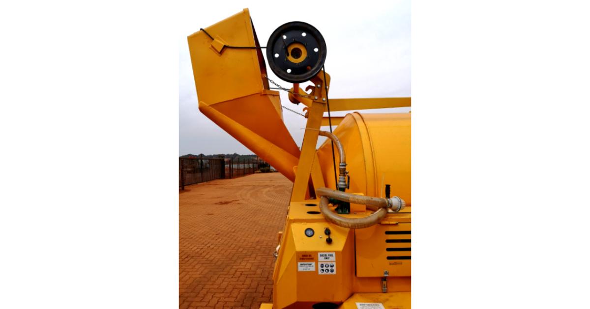 800kg Diesel Concrete Mixer with Cable Lift