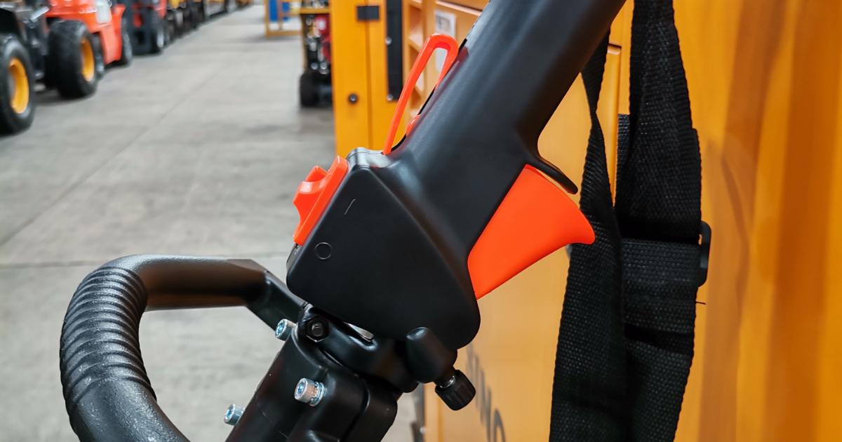 Road Sweeper 55cm Handheld Petrol